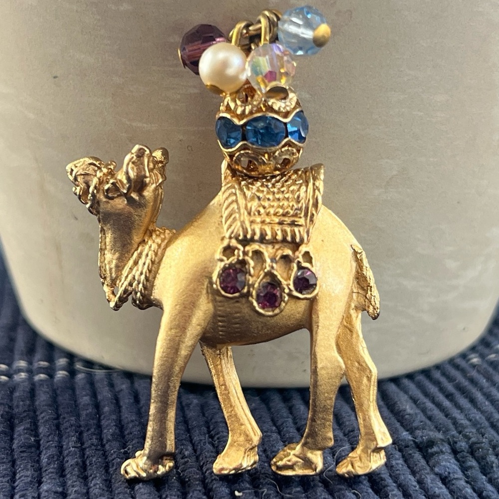 Gold tone Camel Pendant with Multicolor crystals